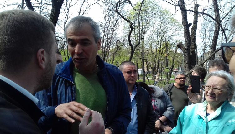 В парке Яланского  «столкнулись» строители ТРЦ и активисты