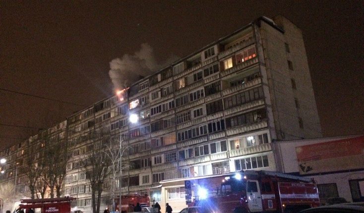 В Шевченковском районе Запорожья загорелась многоэтажка: пожарные эвакуировали пять человек