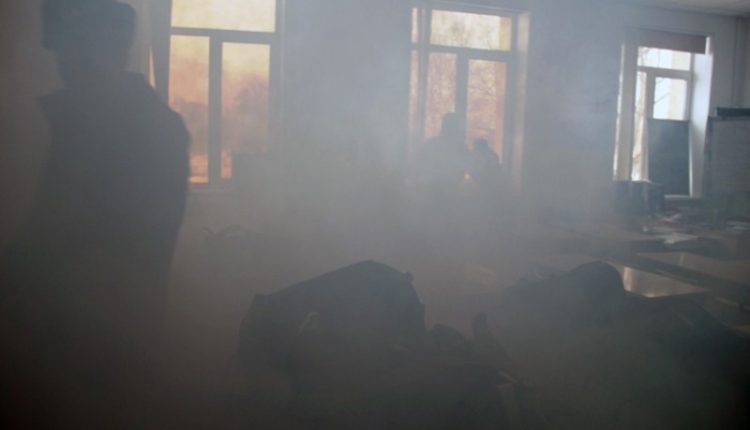 Пожар в центре Запорожья: бойцы спасли женщину прикованную к постеле