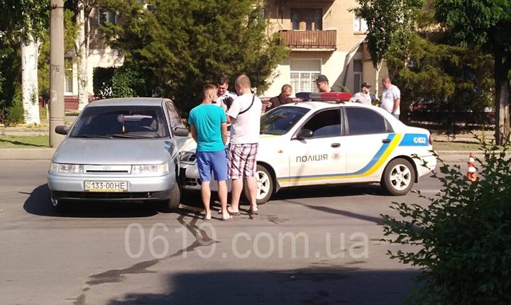 В Запорожской области полицейское авто попало в ДТП