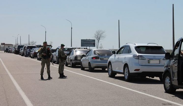 В соседней области возобновили пропуск автомобилей с материковой Украины в Крым