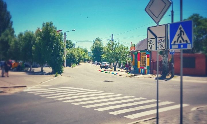 Фотофакт: в курортном городе Бердянске нехватка дорожных знаков