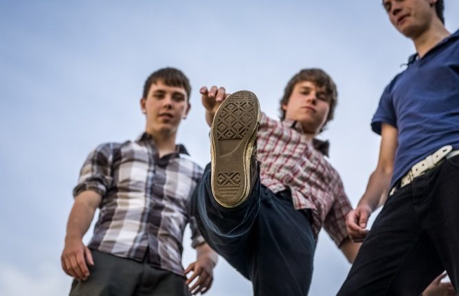 В Запорожье двое подростков скооперировались, чтобы напасть на несовершеннолетнего