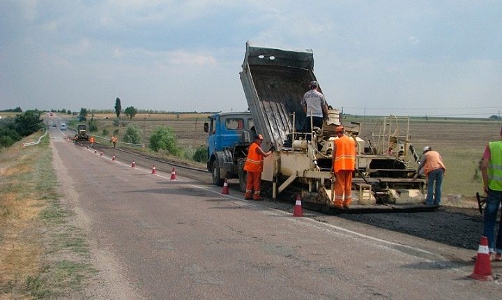 В Запорожской области начали ремонт дороги в направлении курортов