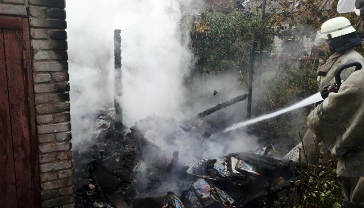 В Запорожье загорелся жилой дом, есть пострадавшие