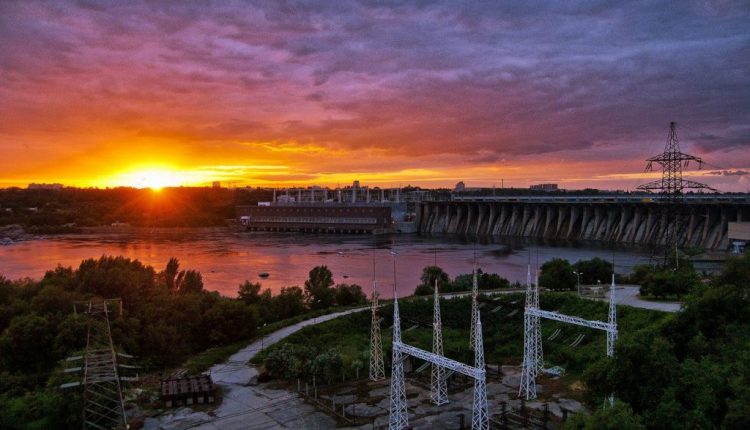 Завораживающее фото индустриального города через объектив фотографа (ФОТО)