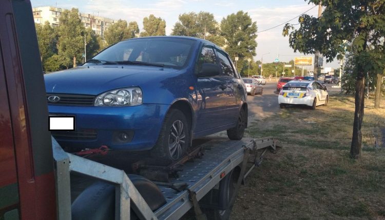В Запорожье мужчина предлагал пять тысяч гривен за разбитое авто