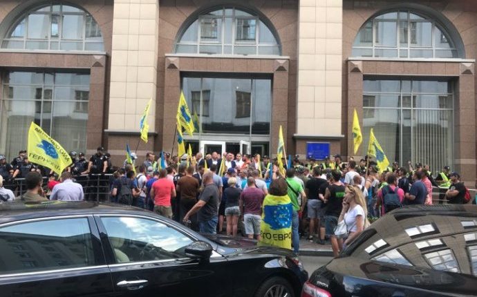 В Киеве появилась новая жертва акций протеста под Верховной Радой