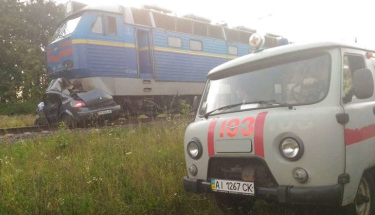 Пассажиры одного из поездов курсирующих по Запорожской области сутки простаивают в «поле»