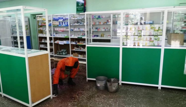 Житель Запорожья принёс с собой в аптеку разбитый тонометр