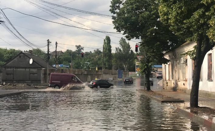 После проливных дождей Мелитополь превратился в Венецию