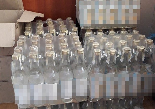 Правоохранители Запорожской области задержали водителя перевозившего около 200 бутылок водки