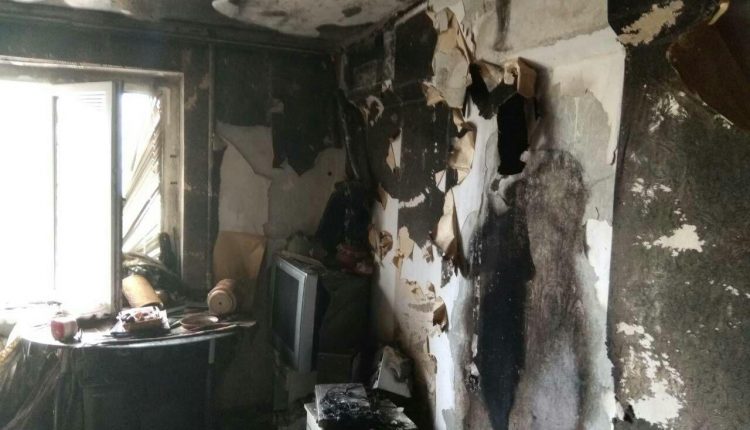 В Запорожье жители квартиры вышли из дома, не выключив кондиционер. В результате, произошёл пожар
