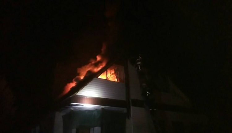 В Запорожской области загорелся двухэтажный дом