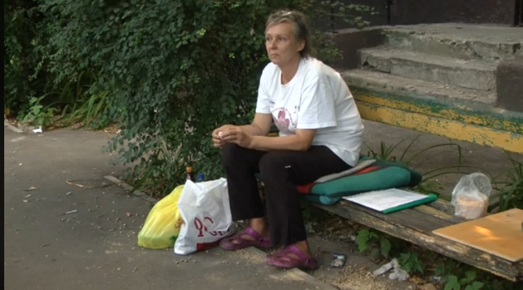  В Запорожье пенсионерку выставили на улицу из собственной квартиры сотрудники «правоохранительных органов»