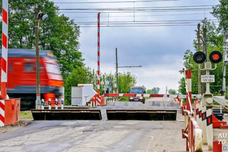 ЧП на железнодорожном переезде в Запорожской области: один человек погиб (ФОТО, ВИДЕО)