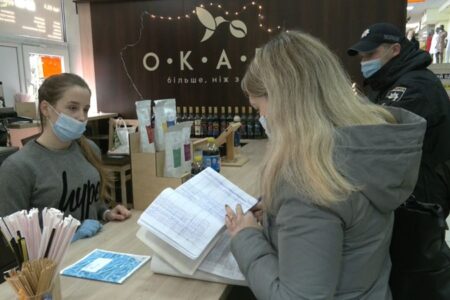Проверки в Запорожье: в одном из кафе в центре города найдены нарушения (ФОТО)