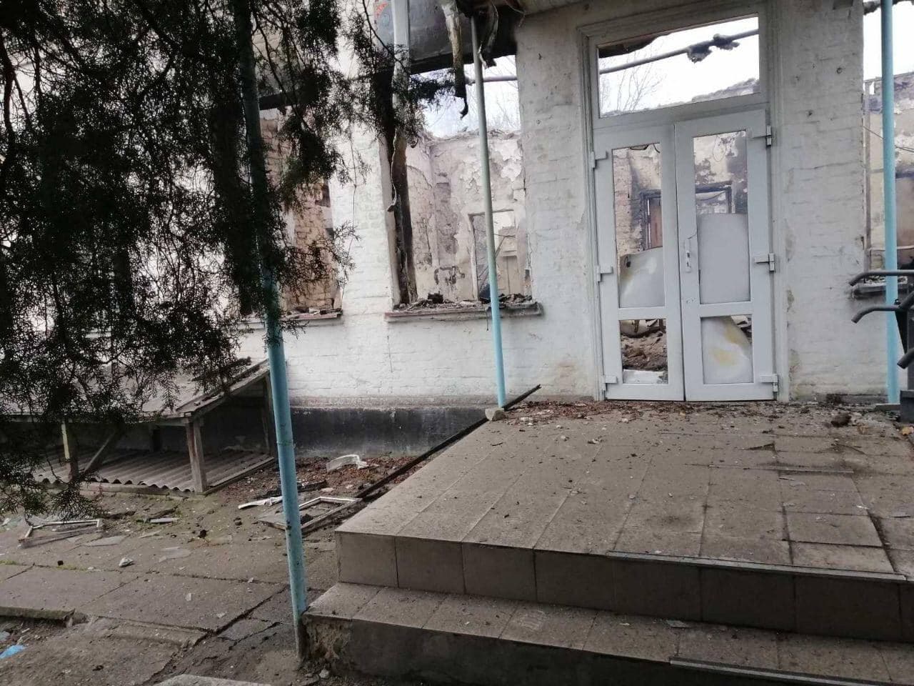 Трое погибших и четверо тяжело раненых при обстреле больницы в Васильевке