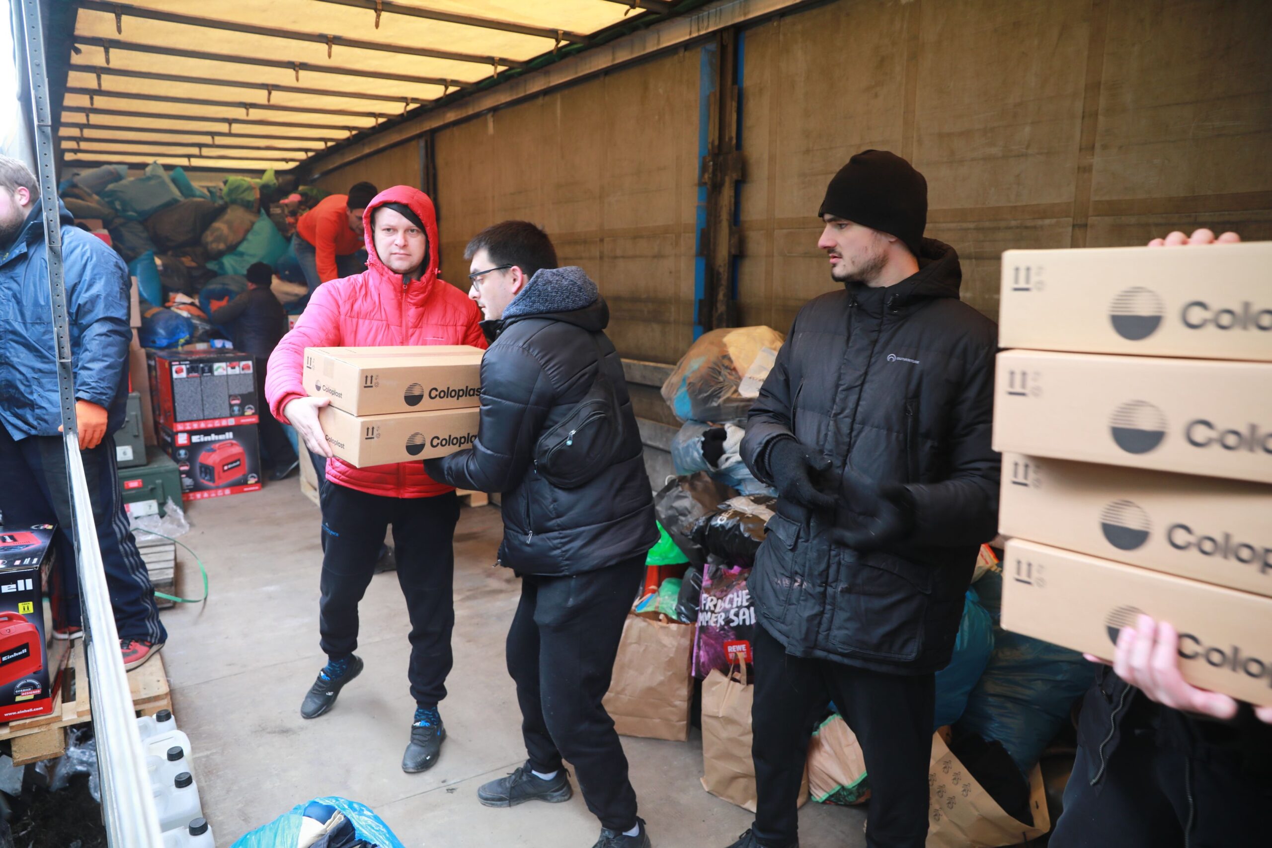 В Запорожье прибыли четыре вагона с гуманитарной помощью
