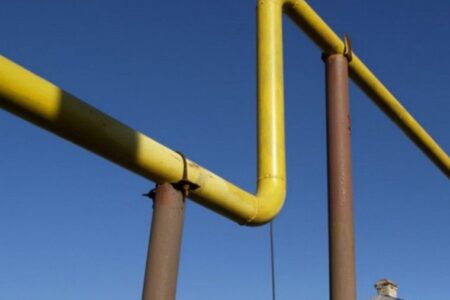 На Запоріжжі через ворожі обстріли була пошкоджена газова труба с подальшим горінням газу