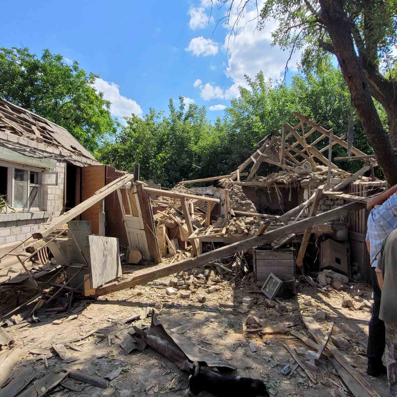 Ракета влетела прямо в дом: последствия вражеских обстрелов в Запорожской области (фото)