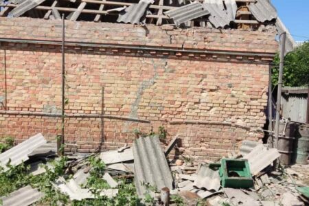 Пошкоджені підприємства, потрощені домівки й загиблі: наслідки обстрілу Запоріжжя й області (ФОТО)