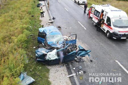Деталі авто розлетілись по всій дорозі: смертельна аварія на Запоріжжі (ФОТО)