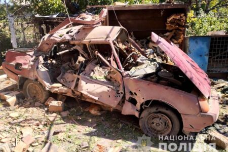 Зруйновані будинки й вщент вигорілі авто: рашисти атакували два райони на Запоріжжі (ФОТО)