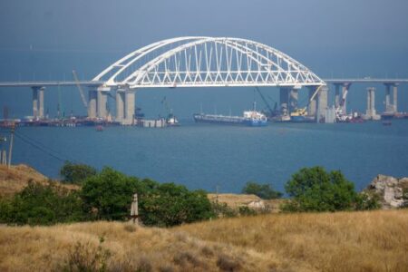 Через шторм РФ втратила захисні споруди навколо Кримського мосту, — Плетенчук